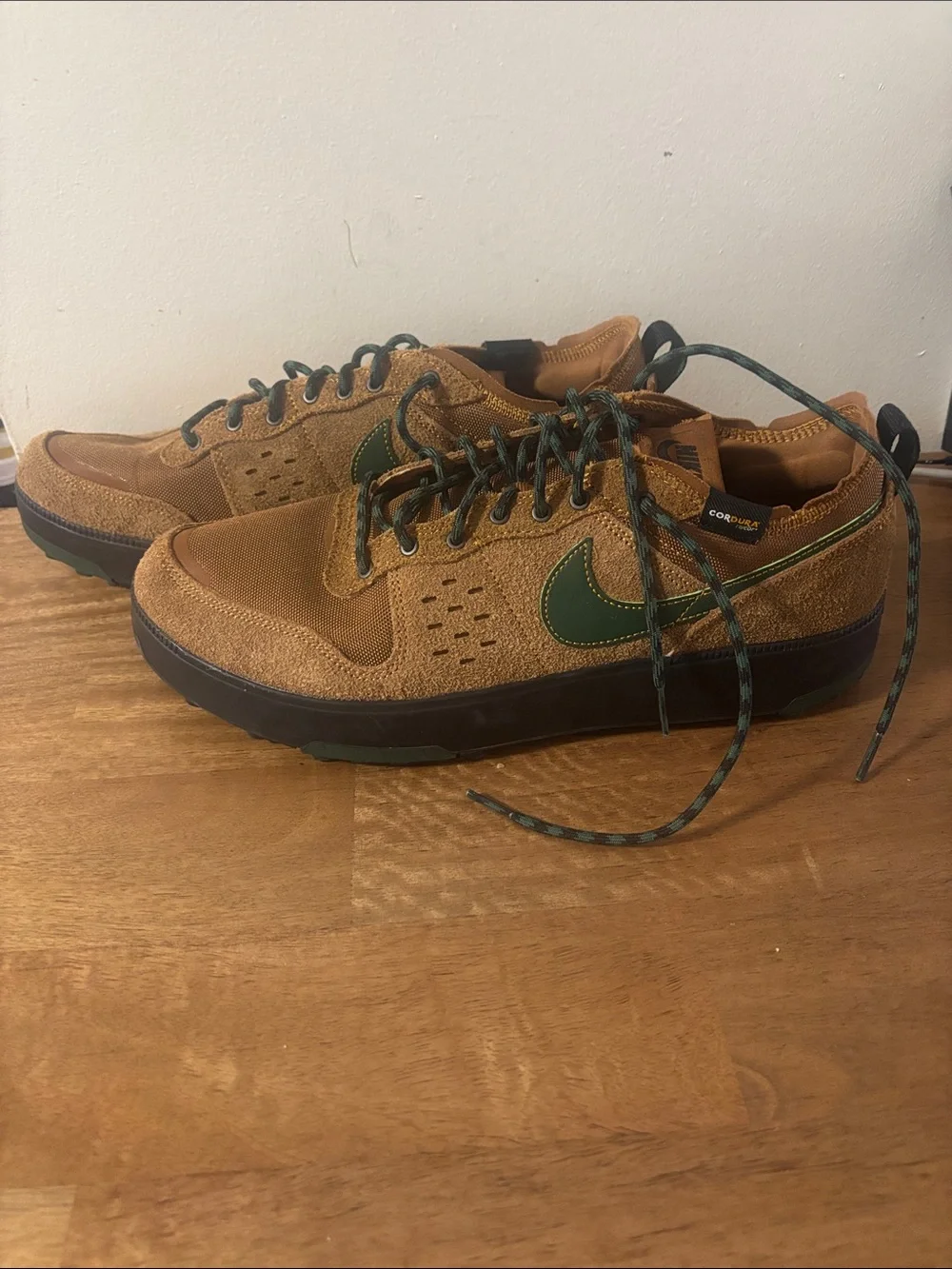 AuthenticNike ClTY Premium Condura Brown Low-Top Sneakers with Green Swoosh. S13